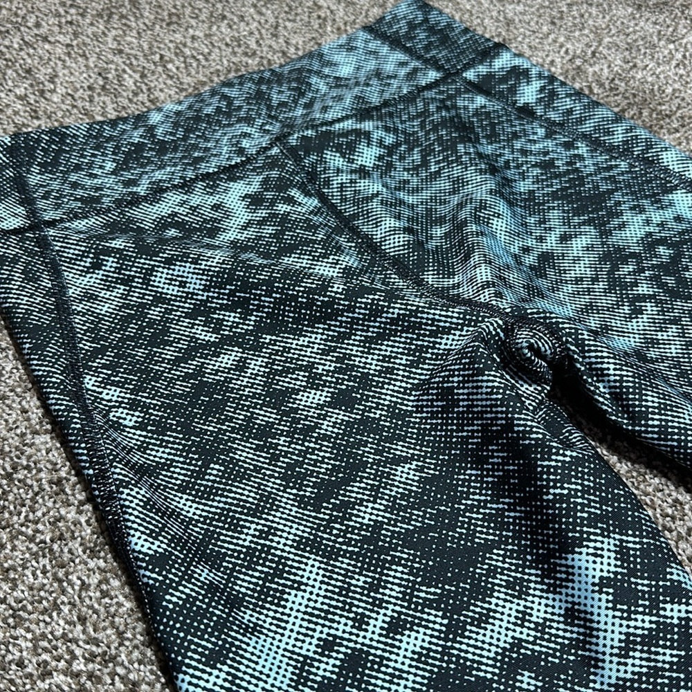 Under armor heat gear compression crop small leggings women’s Capri leggings - Picture 6 of 6